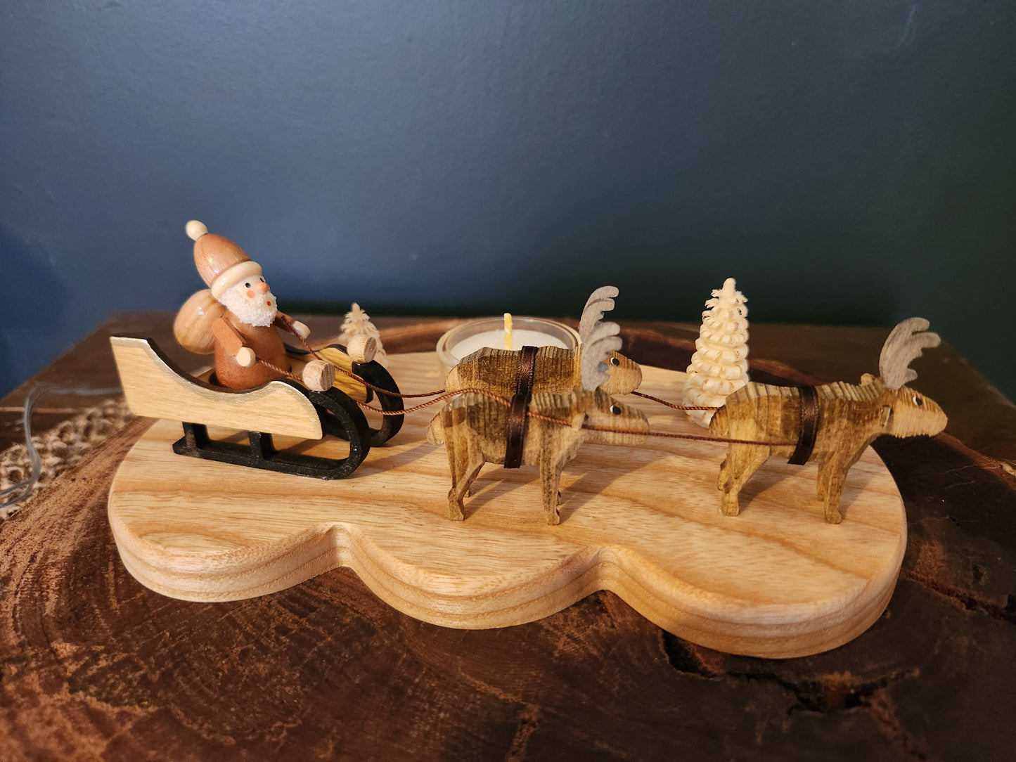 Candleholder 'Santa and His Reindeer'