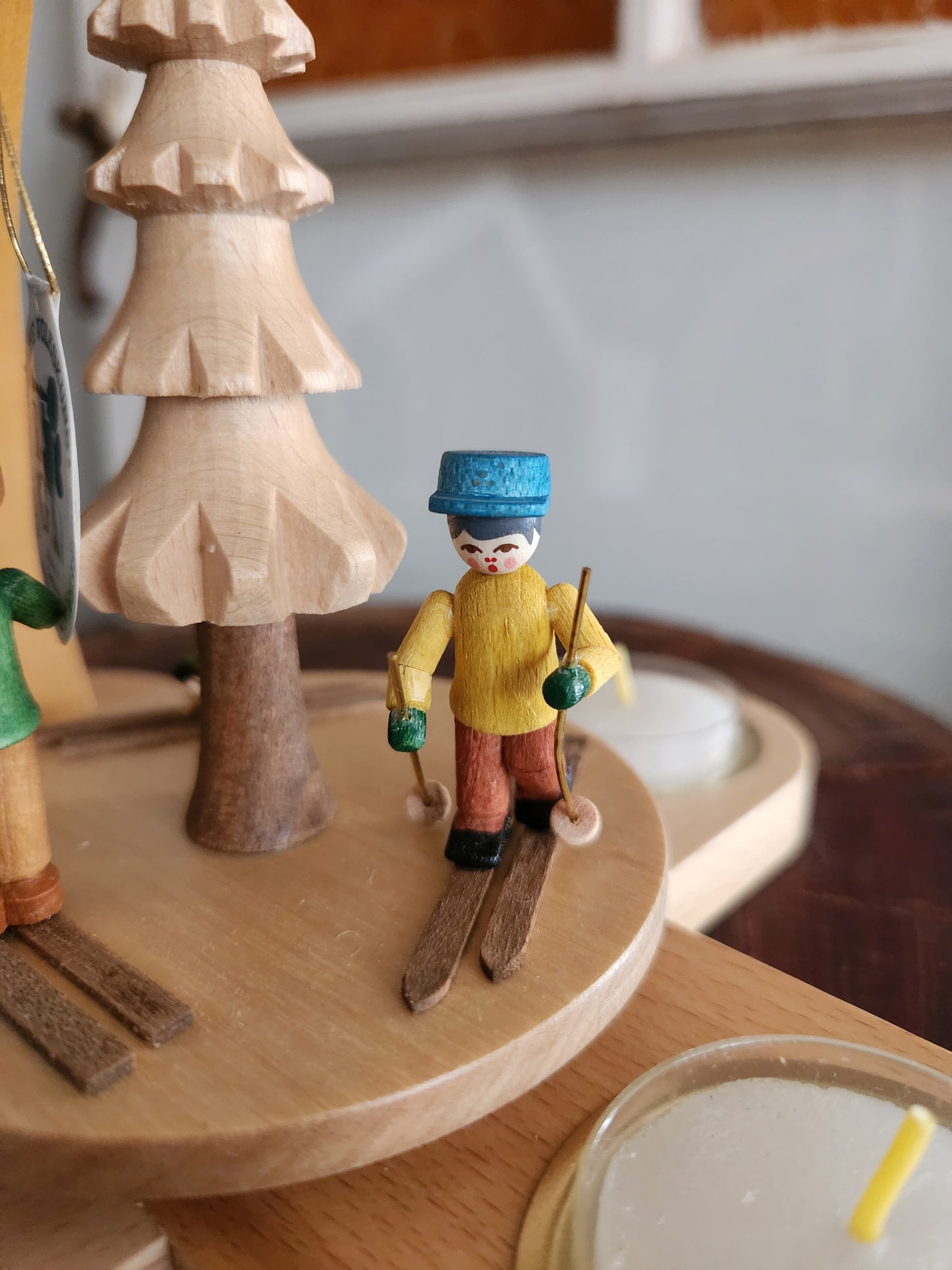 Pyramid Winter Children tea lights