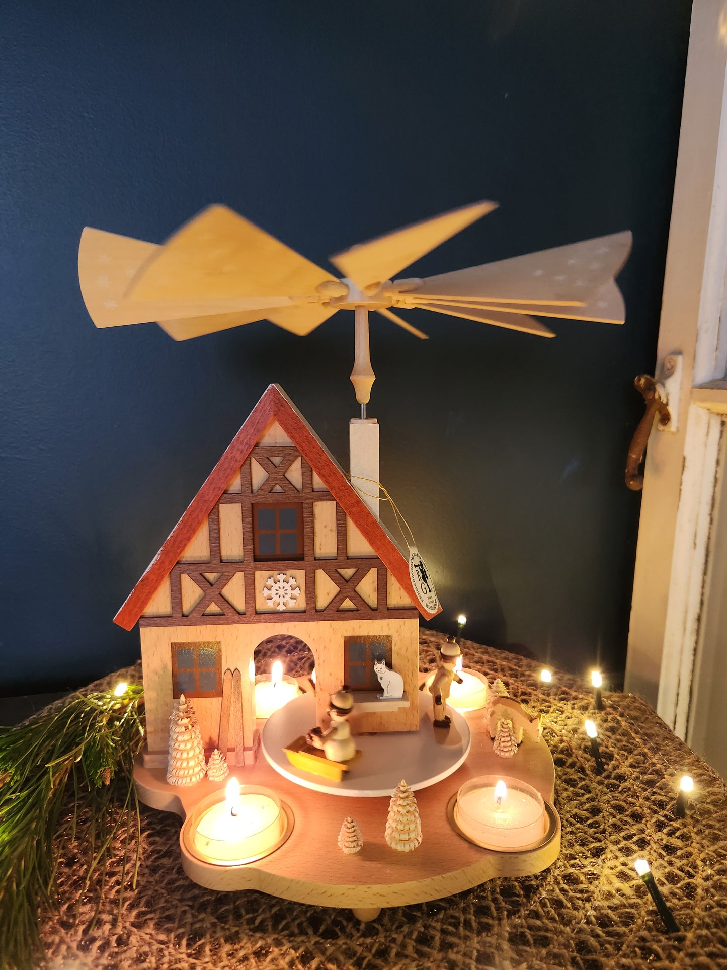 Pyramid Winter Children for tea lights