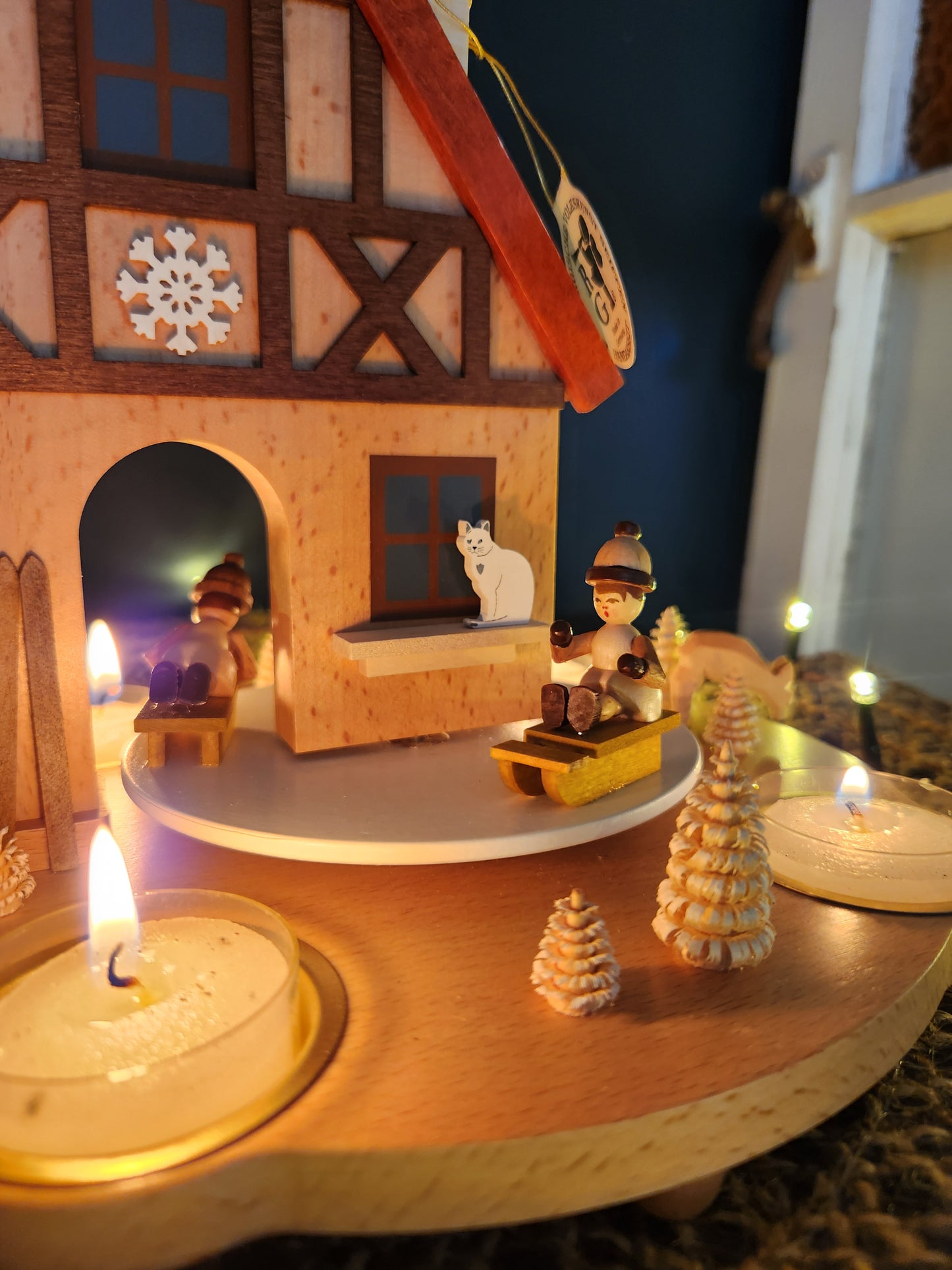Pyramid Winter Children for tea lights