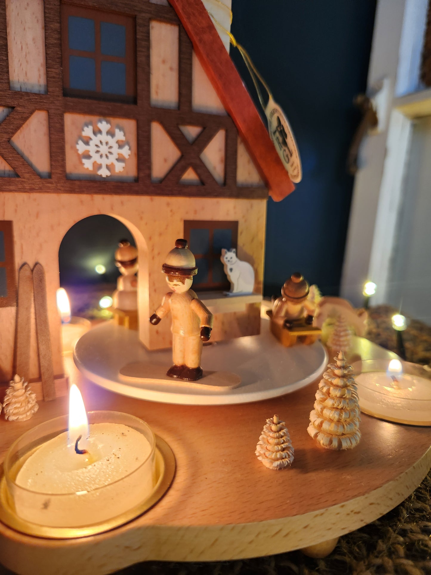 Pyramid Winter Children for tea lights