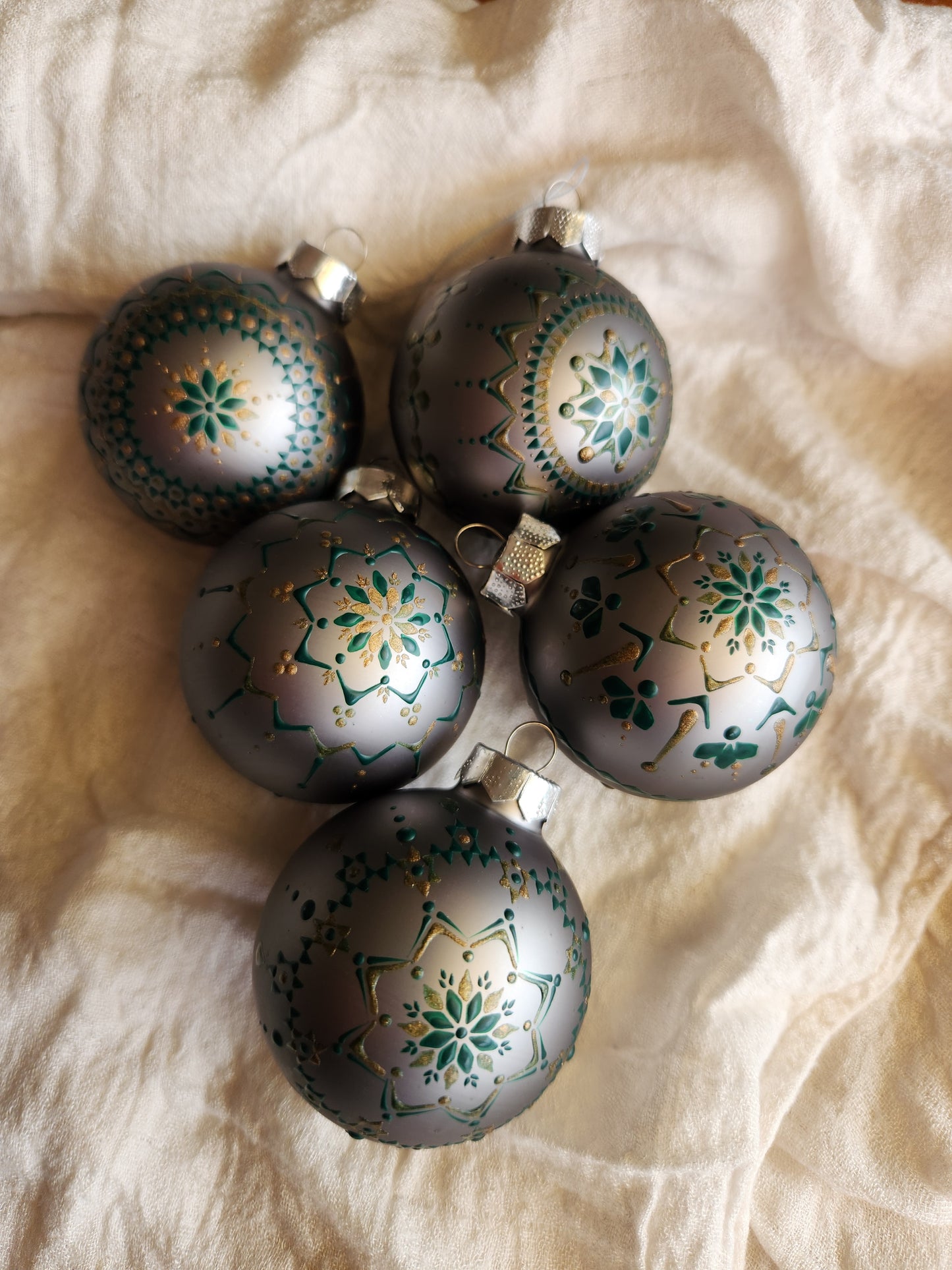 Sorbian Christmas Bauble (Grey - green/gold)