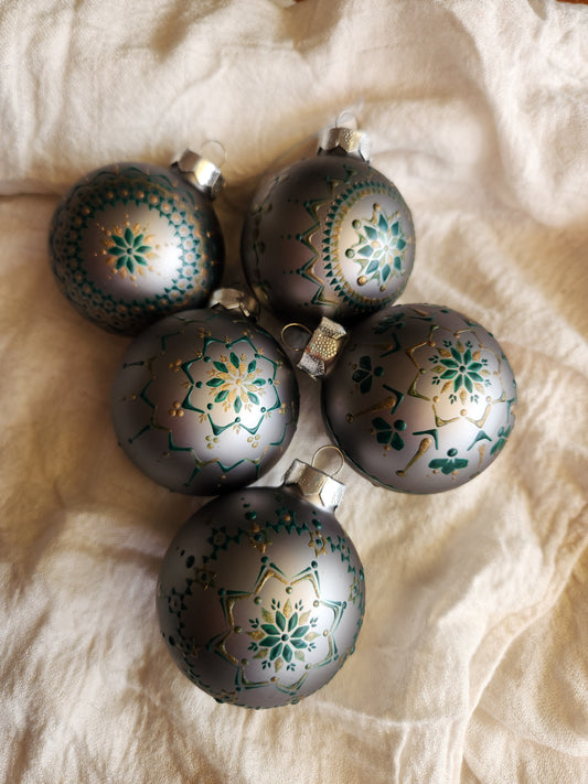 Sorbian Christmas Bauble (Grey - green/gold)