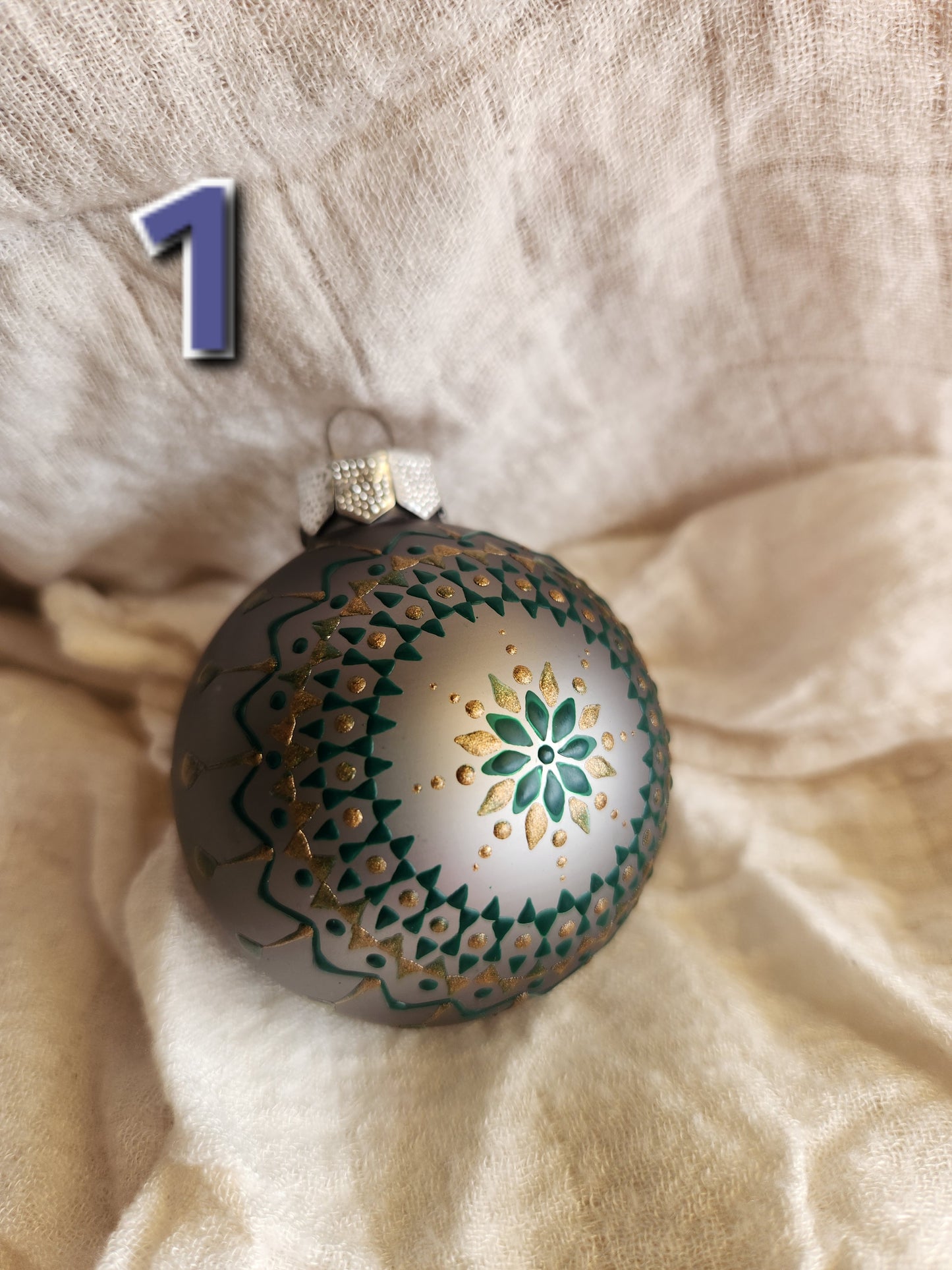 Sorbian Christmas Bauble (Grey - green/gold)
