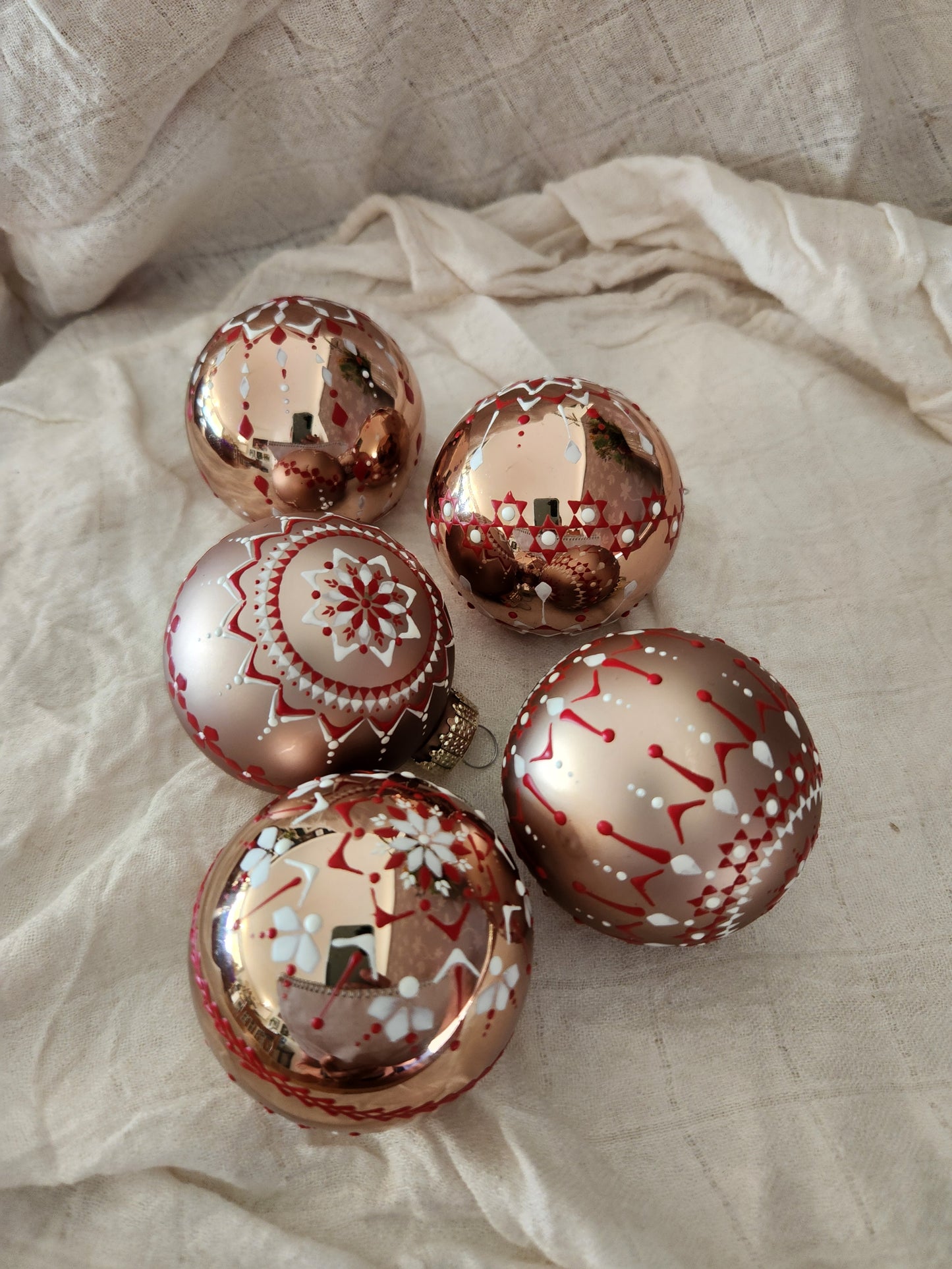 Sorbian Christmas Bauble (Rose - red/white)