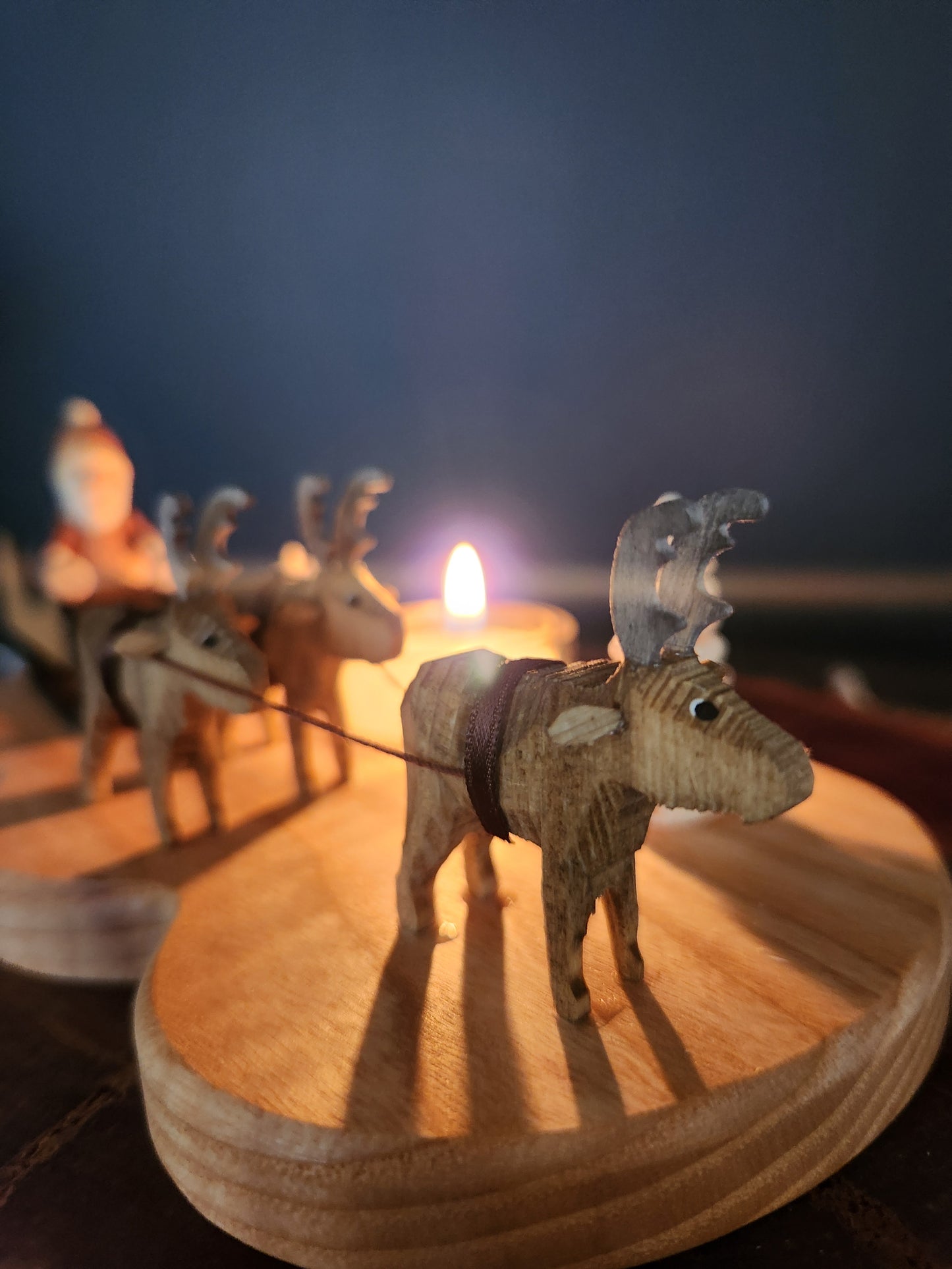 Candleholder 'Santa and His Reindeer'