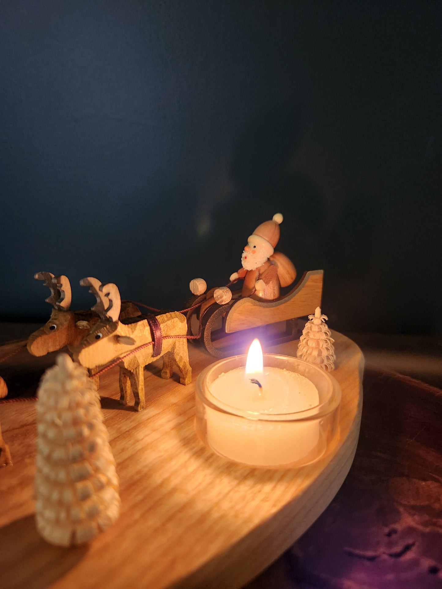 Candleholder 'Santa and His Reindeer'